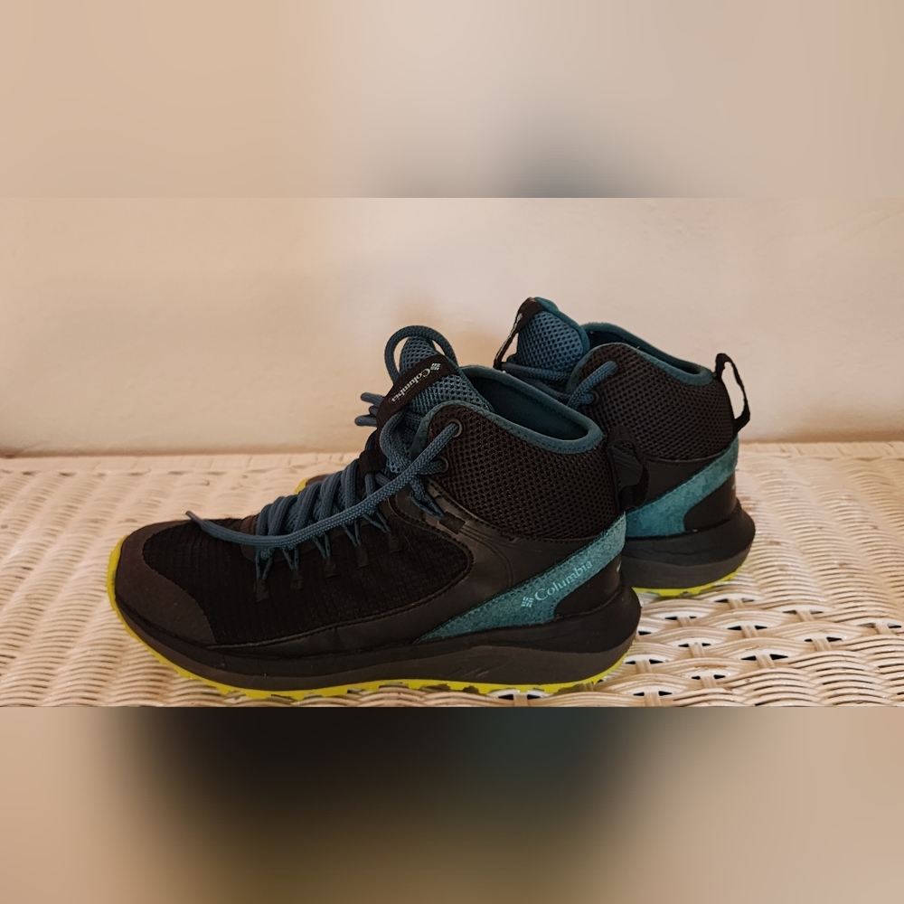 Womens columbia boots size 6